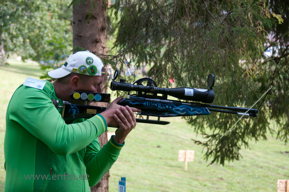 Tomas Pitrenas LT, Weihrauch HW 97 K, Leapers 8-32x56